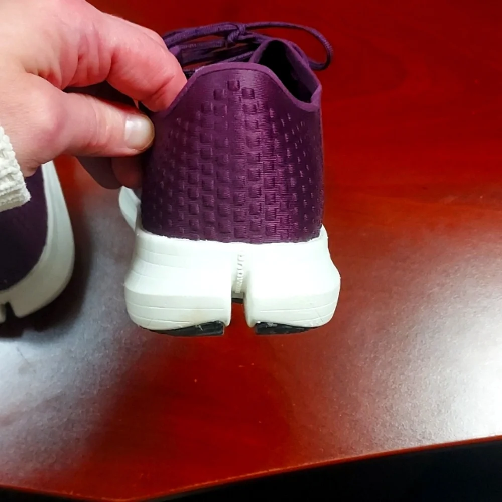 Excellent used Under Armour Sway womens sneakers- sz. 9 (fits like 8.5)